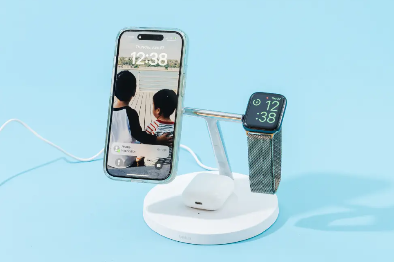 Compact and Efficient All in One Wireless Charger for Multiple Devices 