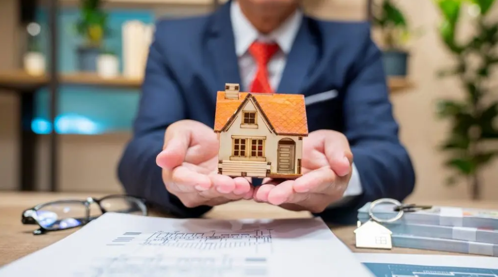 Leasing vs Buying Commercial Real Estate in Toronto